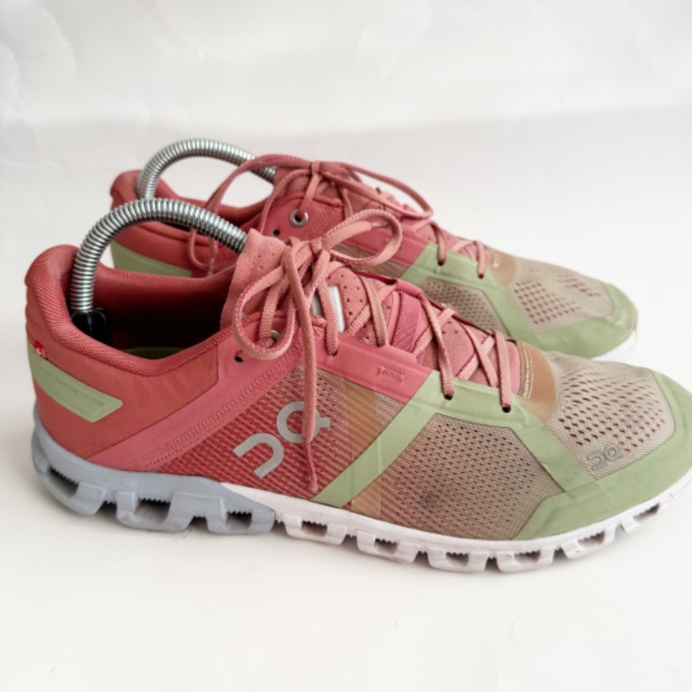 On Running Cloudflow Guava Sneakers Size 10 - image 3